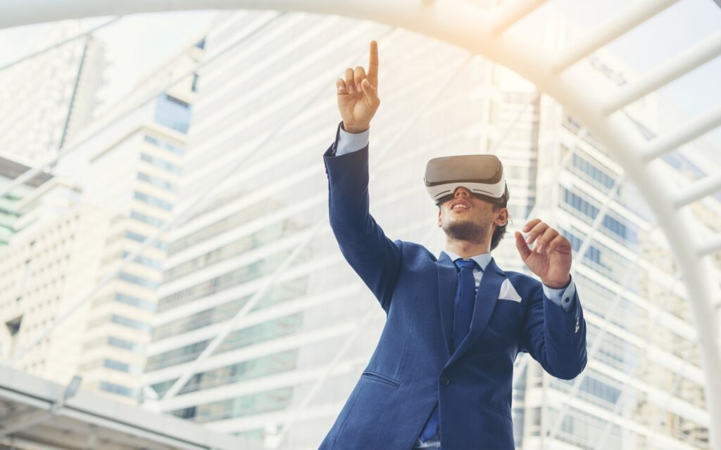 Profissional com óculos de realidade virtual