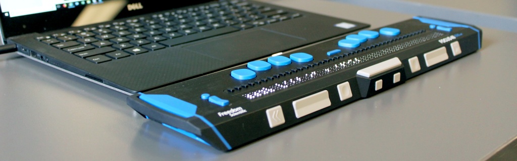 Notebook com teclado adaptado para braille